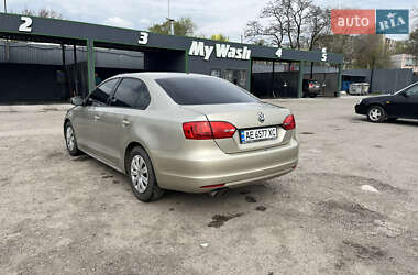 Седан Volkswagen Jetta 2013 в 