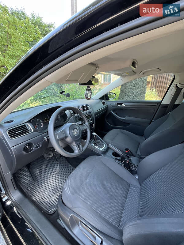 Седан Volkswagen Jetta 2012 в Кропивницькому
