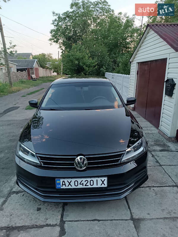 Седан Volkswagen Jetta 2015 в 