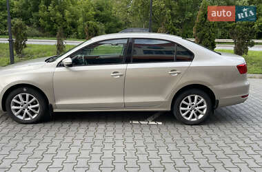 Седан Volkswagen Jetta 2012 в 