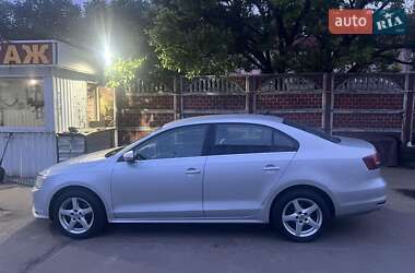 Седан Volkswagen Jetta 2016 в 