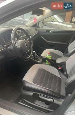 Седан Volkswagen Jetta 2016 в 