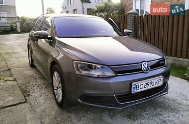 Седан Volkswagen Jetta 2013 в 