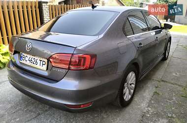 Седан Volkswagen Jetta 2013 в 