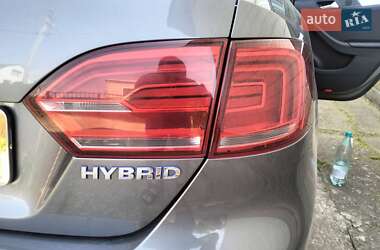 Седан Volkswagen Jetta 2013 в 