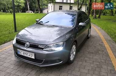 Седан Volkswagen Jetta 2013 в 