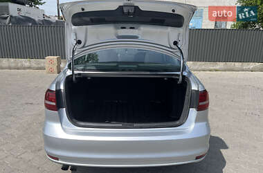 Седан Volkswagen Jetta 2015 в 