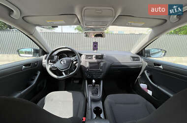 Седан Volkswagen Jetta 2015 в 