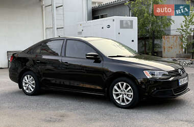 Седан Volkswagen Jetta 2011 в 