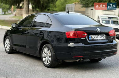 Седан Volkswagen Jetta 2011 в 