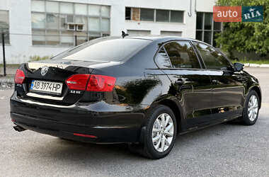 Седан Volkswagen Jetta 2011 в 