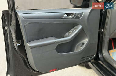 Седан Volkswagen Jetta 2011 в 
