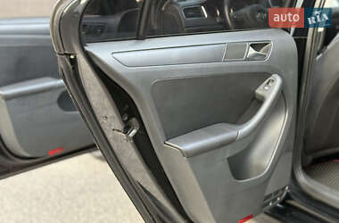 Седан Volkswagen Jetta 2011 в 