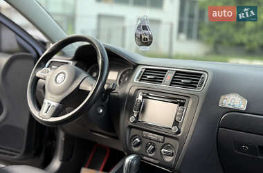 Седан Volkswagen Jetta 2011 в 