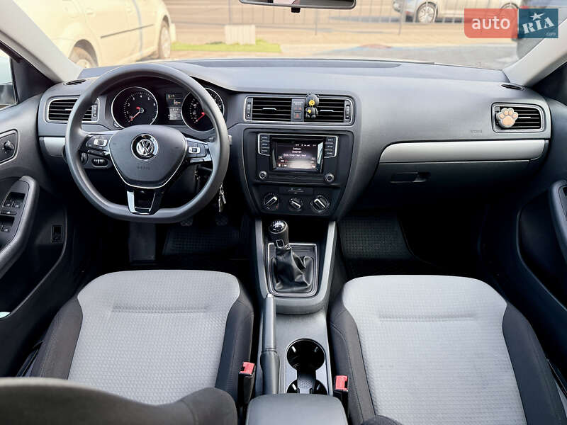 Седан Volkswagen Jetta 2017 в Львові