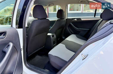 Седан Volkswagen Jetta 2017 в 