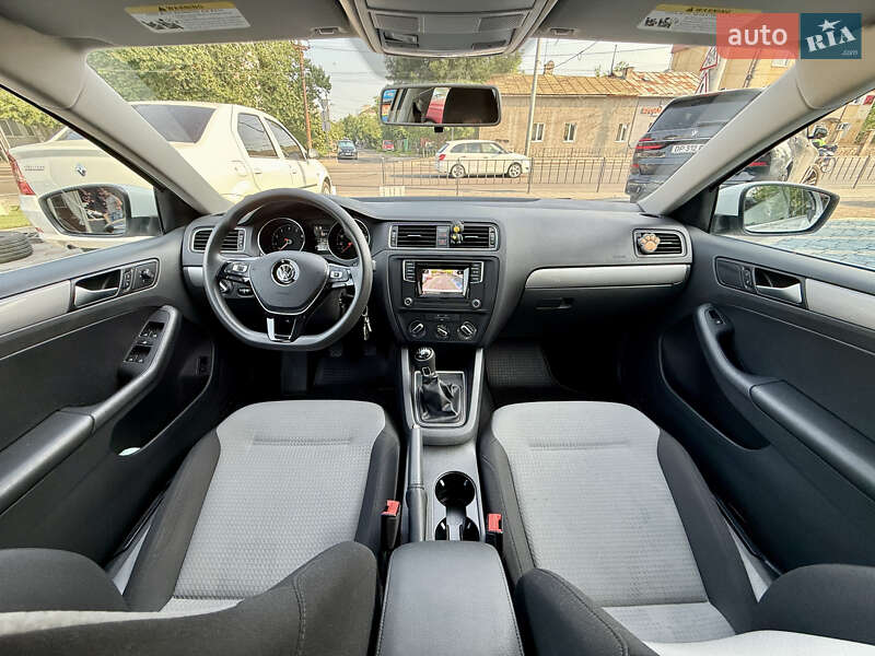 Седан Volkswagen Jetta 2017 в Львові