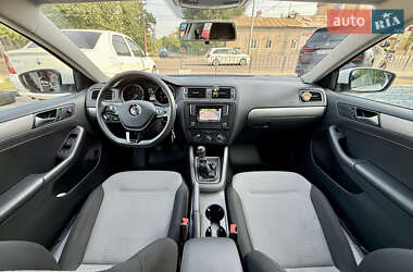 Седан Volkswagen Jetta 2017 в 