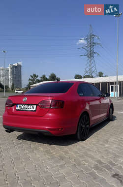 Седан Volkswagen Jetta 2013 в 