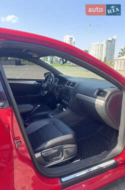 Седан Volkswagen Jetta 2013 в 
