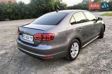 Седан Volkswagen Jetta 2013 в 