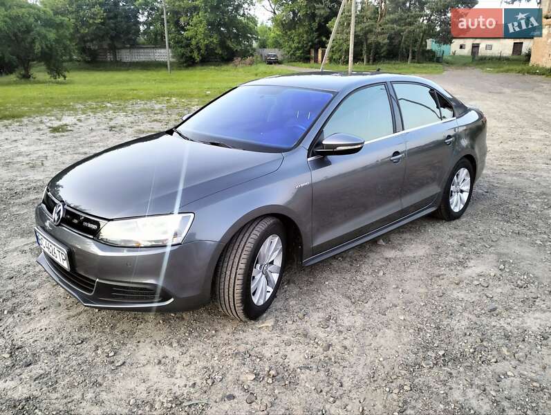 Седан Volkswagen Jetta 2013 в 