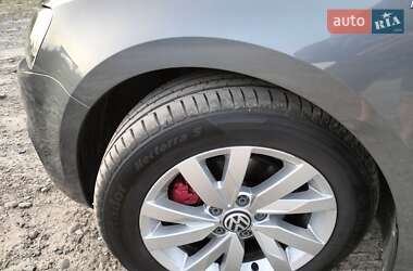 Седан Volkswagen Jetta 2013 в 