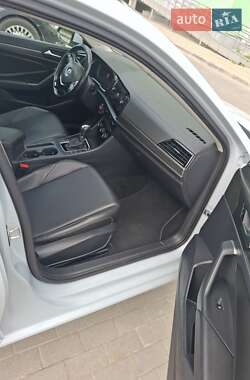 Седан Volkswagen Jetta 2018 в 