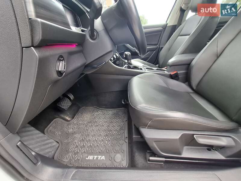 Седан Volkswagen Jetta 2018 в Львове