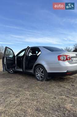 Седан Volkswagen Jetta 2006 в Первомайске