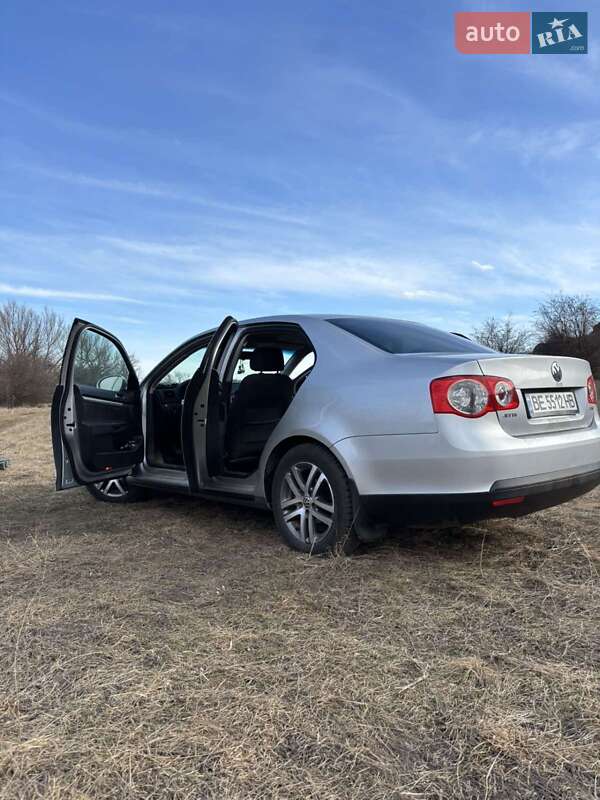 Седан Volkswagen Jetta 2006 в Первомайске