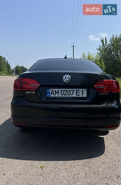 Седан Volkswagen Jetta 2011 в 