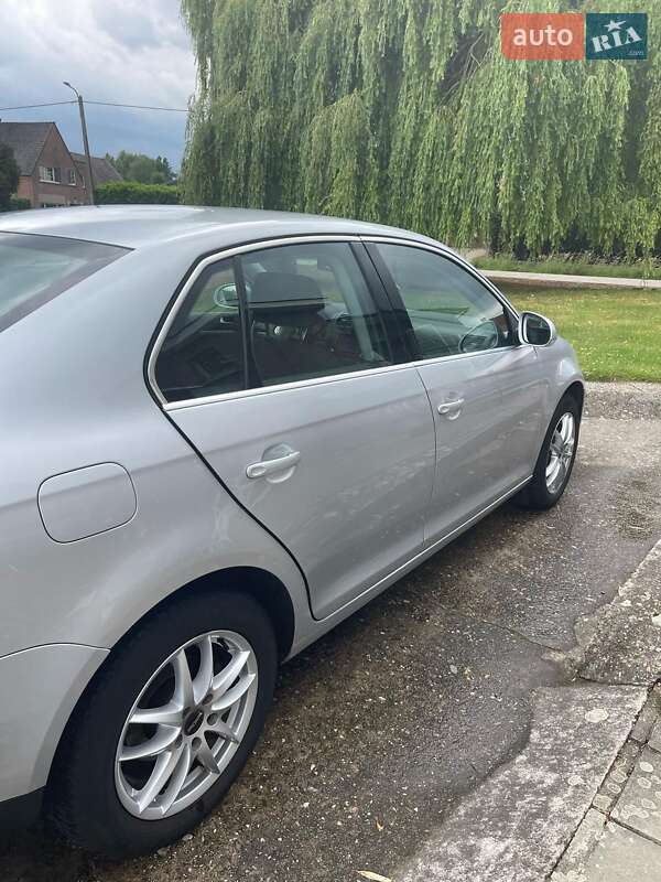 Седан Volkswagen Jetta 2006 в Луцьку