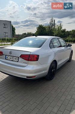 Седан Volkswagen Jetta 2015 в 