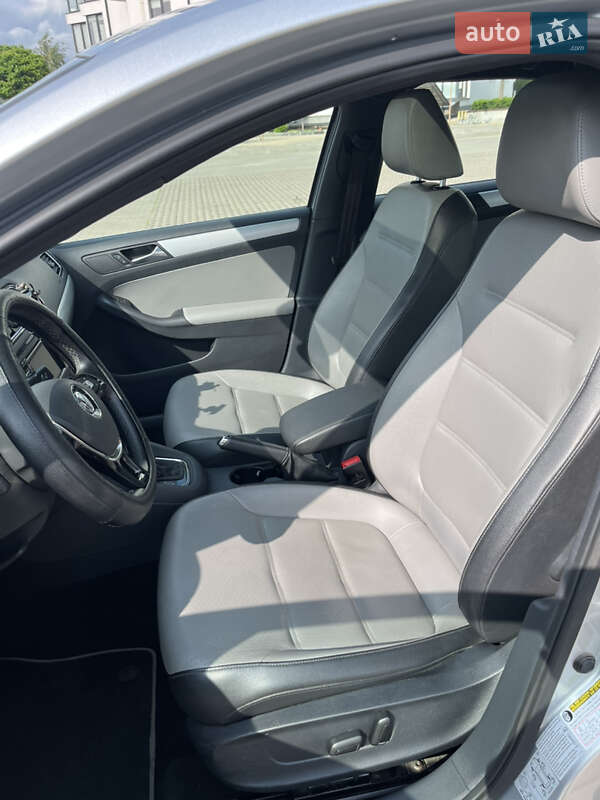 Седан Volkswagen Jetta 2015 в Луцке фото 12 Седан Volkswagen Jetta 2015 в Луцке