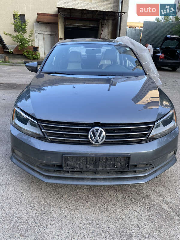 Седан Volkswagen Jetta 2015 в 