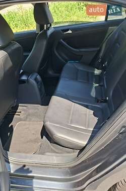 Седан Volkswagen Jetta 2014 в 