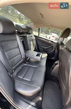 Седан Volkswagen Jetta 2015 в 