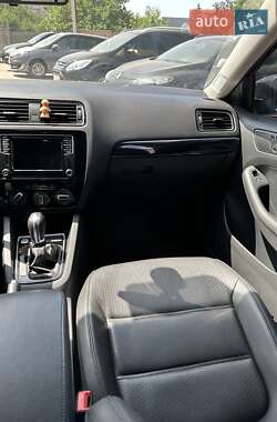 Седан Volkswagen Jetta 2015 в 