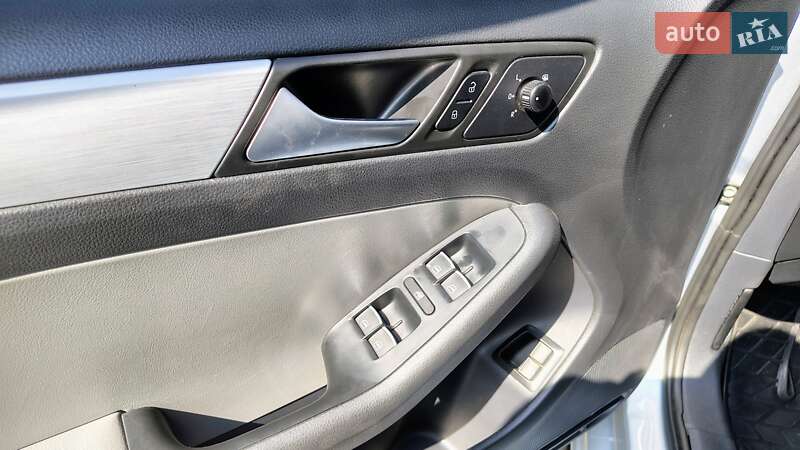 Седан Volkswagen Jetta 2014 в Києві