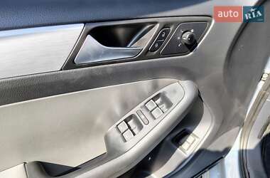 Седан Volkswagen Jetta 2014 в 