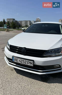 Седан Volkswagen Jetta 2016 в 