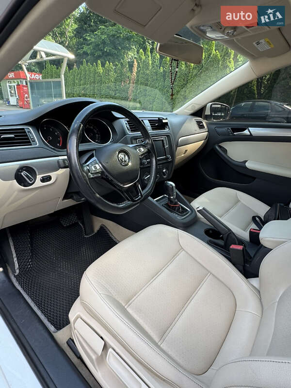 Седан Volkswagen Jetta 2016 в Киеве