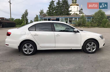 Седан Volkswagen Jetta 2013 в 
