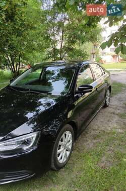 Седан Volkswagen Jetta 2013 в  фото 2 Седан Volkswagen Jetta 2013 в