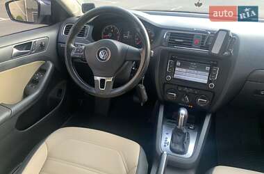 Седан Volkswagen Jetta 2011 в 