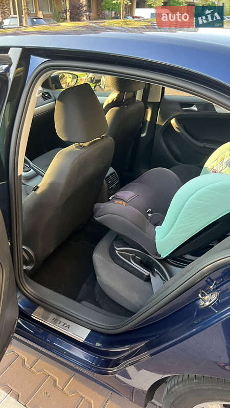 Седан Volkswagen Jetta 2013 в Софіївській Борщагівці