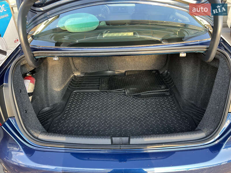 Седан Volkswagen Jetta 2013 в Софіївській Борщагівці