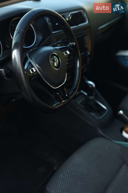 Седан Volkswagen Jetta 2014 в Львові