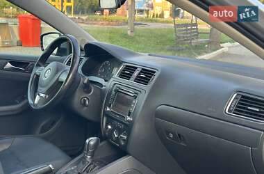 Седан Volkswagen Jetta 2010 в 